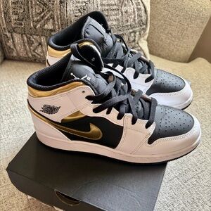 Jordan 1 Mid Kids Sneakers - Black White & Gold